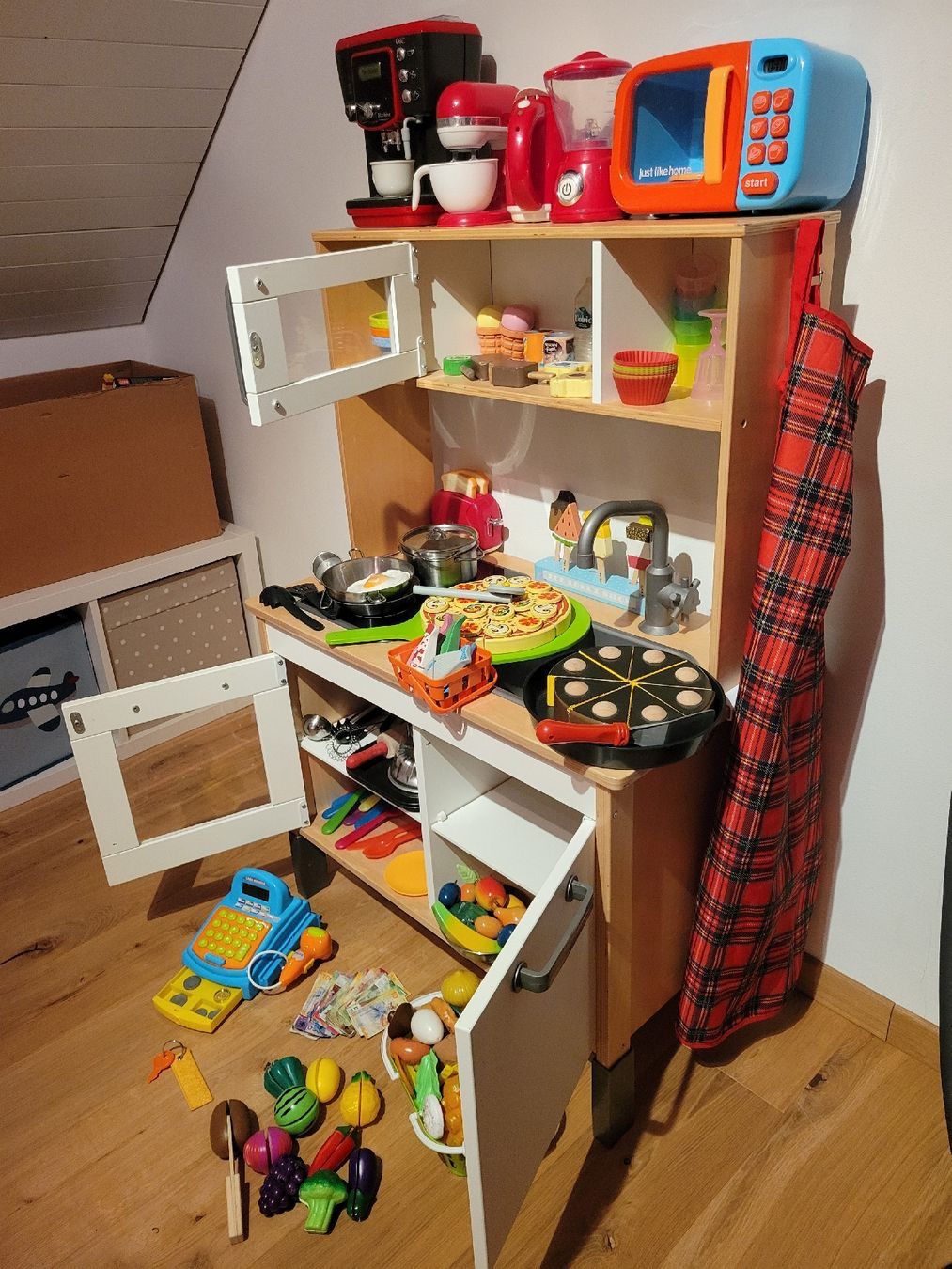Giocattoli: Ikea Küche mit viel Zubehör – Usato da Hedingen venduto da Anemonia2005 1