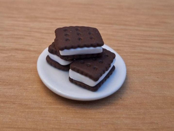 Case e mobili per bambole: Handmade Milchschnitten auf Keramik Teller – Nuovo (secondo la descrizione) da Zürich venduto da HandmadeTinyFood