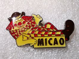 Ansteckpin 11: Micao