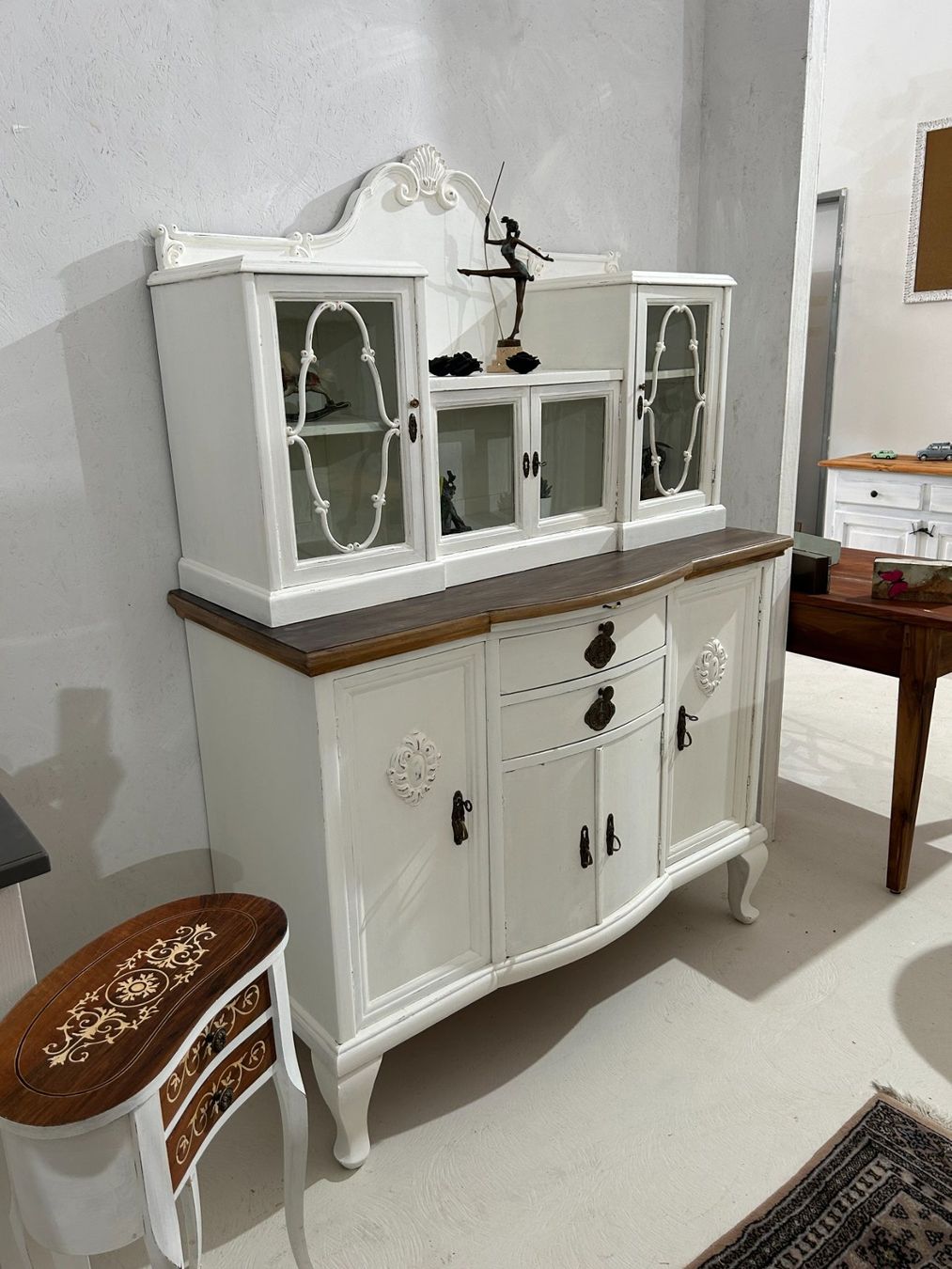 Büffets: Küchenbuffet Schrank Vitrine Eiche antik weiss vintage – Gebraucht aus Gränichen von boernies01 1