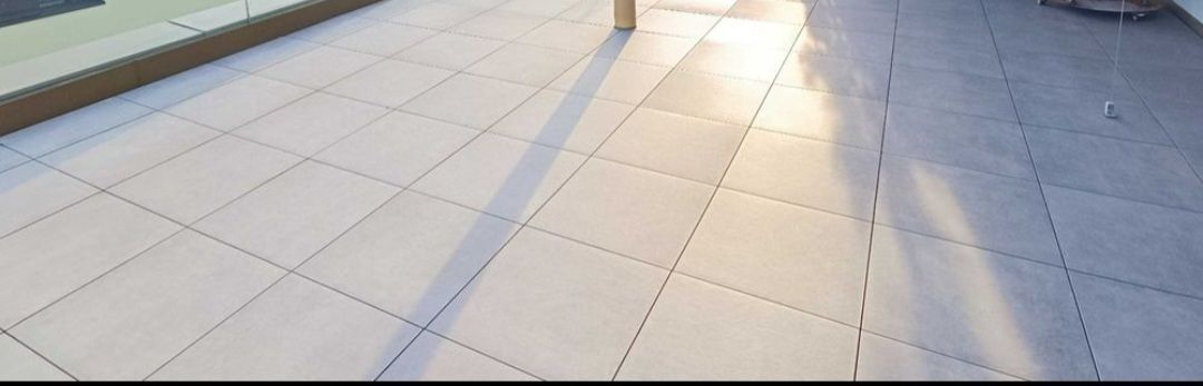 Rivestimenti per pavimenti: Feinsteinzeug Gartenplatten 60×60×2 cm – ca. 41 m² – Usato da Wohlen AG venduto da GTH2014 4