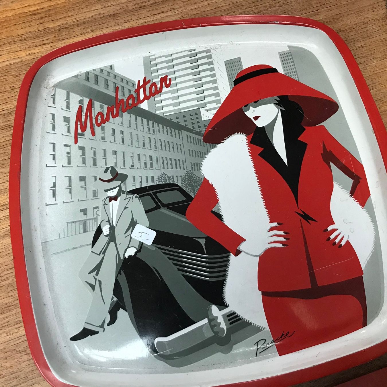 Piatti di portata: Rotes vintage Serviertablett aus Blech 90s – Usato da Basel venduto da jillybean