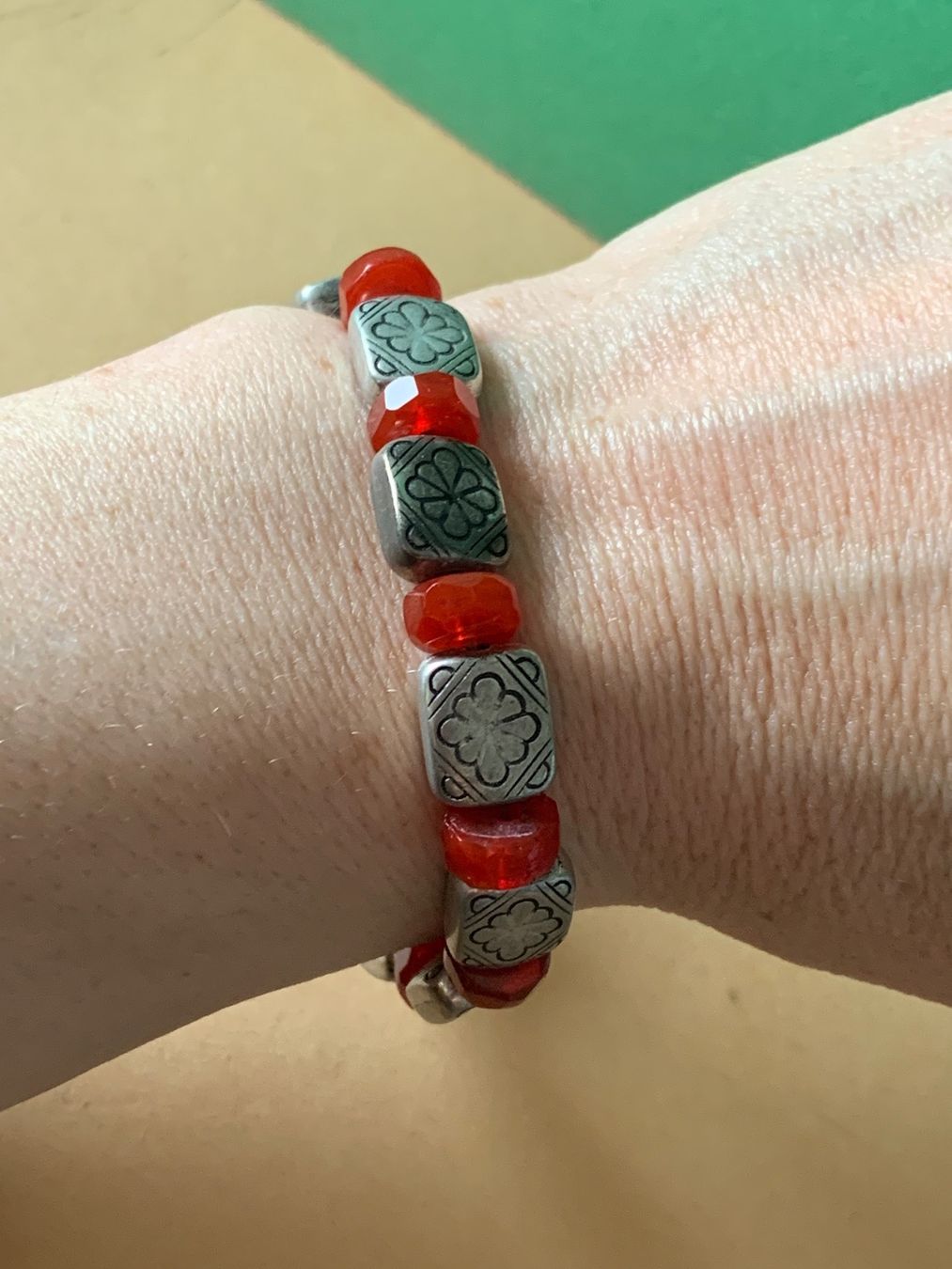 Bracciali & Braccialetti: Armband Silbrige Blumenplättli – Usato da Dittingen venduto da Bijoubelle 7