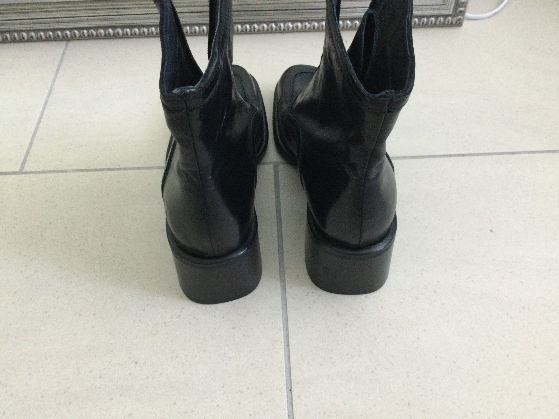 Mexx Damenschuhe: Schwarze Lederstiefeletten von Mexx, Grösse 36 – Neu und originalverpackt aus Baar von negombo 2