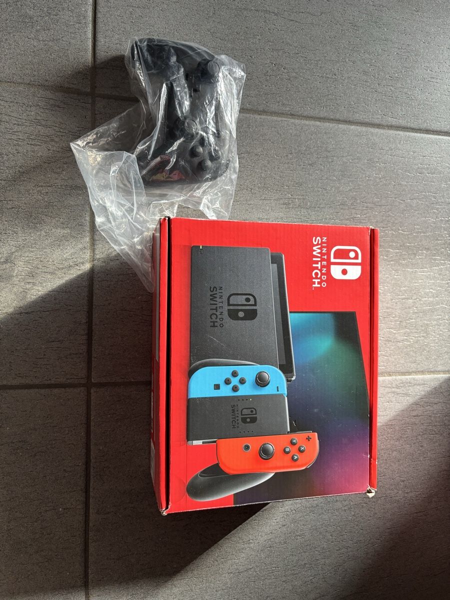 Nintendo Console: Nintendo Switch neu + controller pro – Nuovo e nell'imballaggio originale da Novazzano venduto da aaaaac27