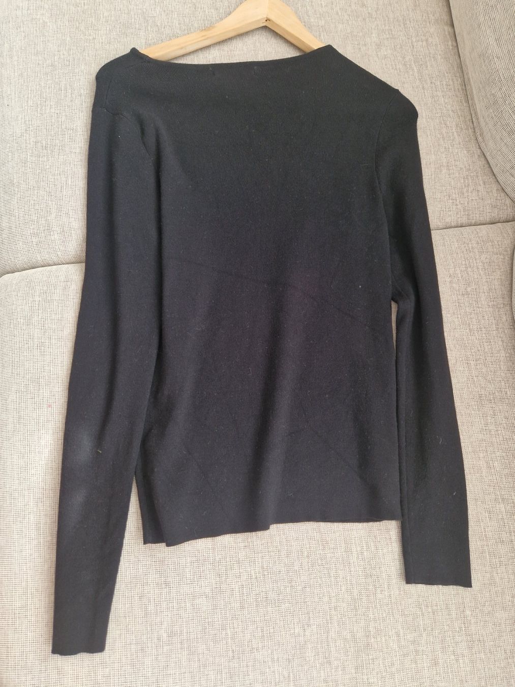 Pullover & Sweatshirts: Schwarzer Mango Pullover mit Ausschnitt, L, Top Zustand! – Gebraucht aus Erlinsbach SO von ULIKH 7