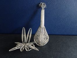Gitarre , Gitarrenlaute mit Stuhl  in Silber