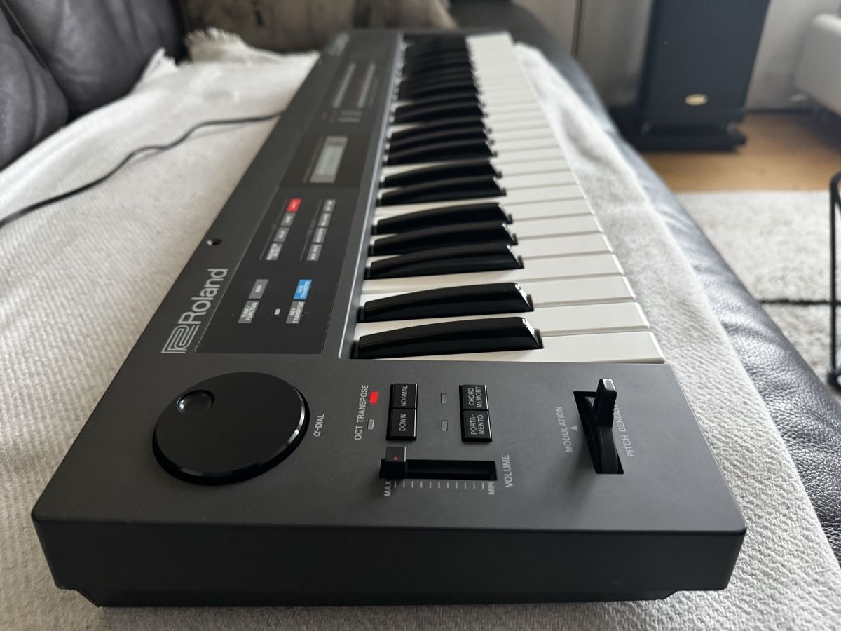 Roland Strumenti musicali: Roland Alpha Juno 1 - Synthesizer – Usato da Zürich venduto da 1cut2 1