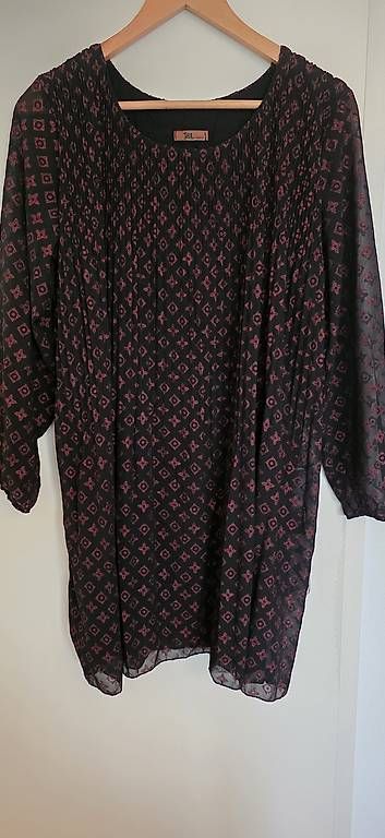 Kleider: Robe – Gebraucht aus Veyrier von car_6c5z 1