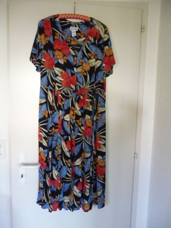 Kleid kurzarm Blumenmuster Grösse 46, wie neu