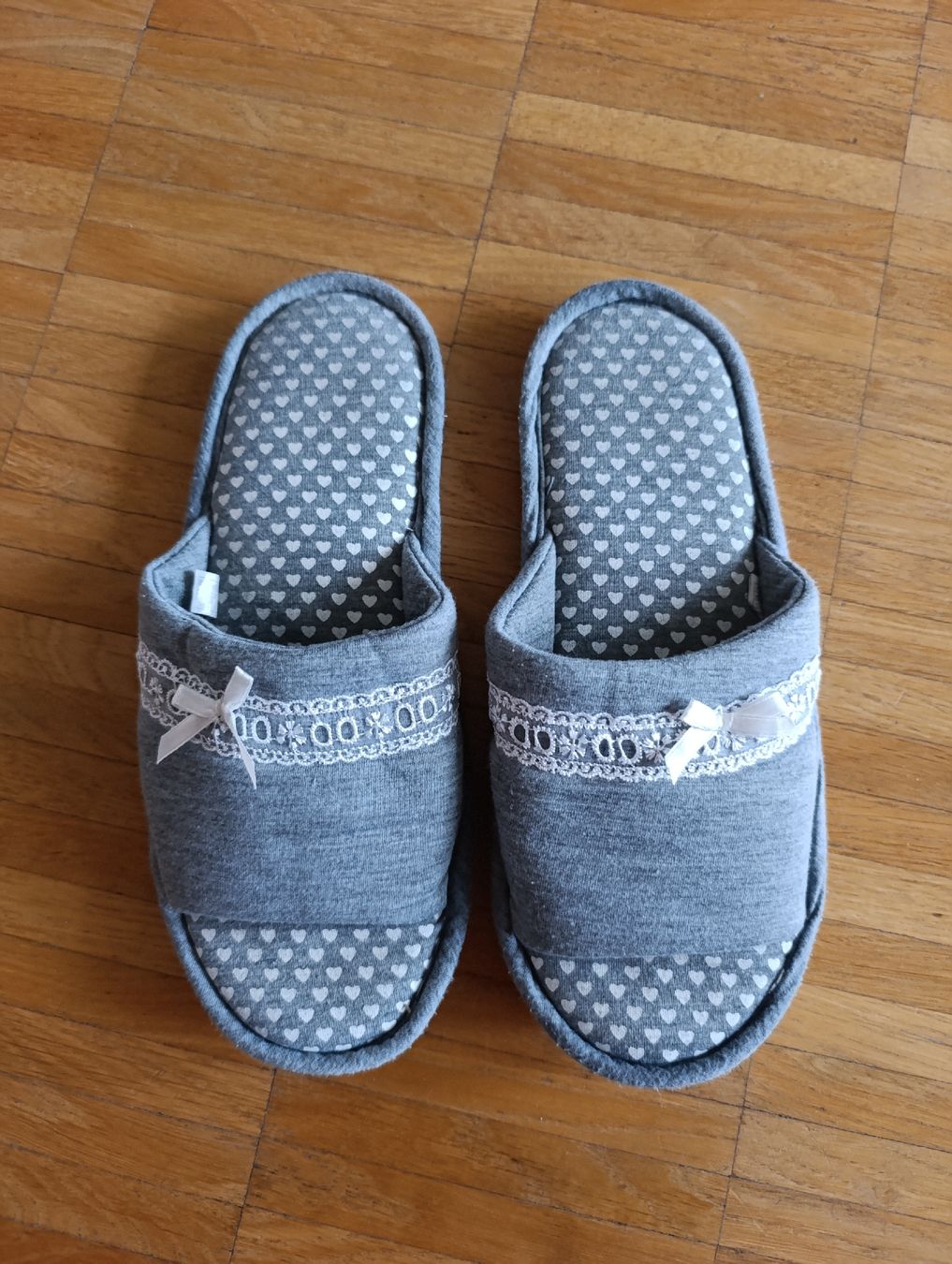 Scarpe da donna: Hausschuhe Damen, Gr. 41 – Usato da Zürich venduto da mir_2kjl 1