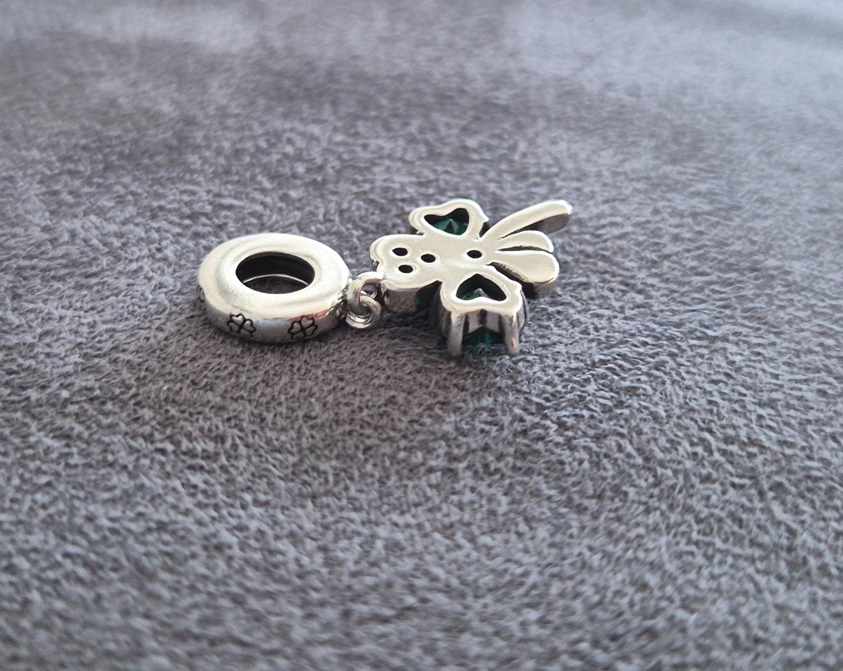 Anhänger: Charm Kleeblatt +Garantie – Neu (gemäss Beschreibung) aus Rotkreuz von Carbone_Bijou-Shop 2