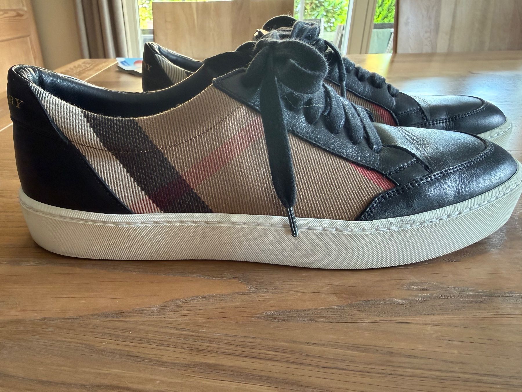Burberry Chaussures femmes: Burberry Sneaker – D'occasion à Pfungen par Nemolito 2