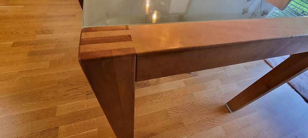 Tables: Holztisch mit Glasplatte – D'occasion à Zollikofen par Kuda85 1