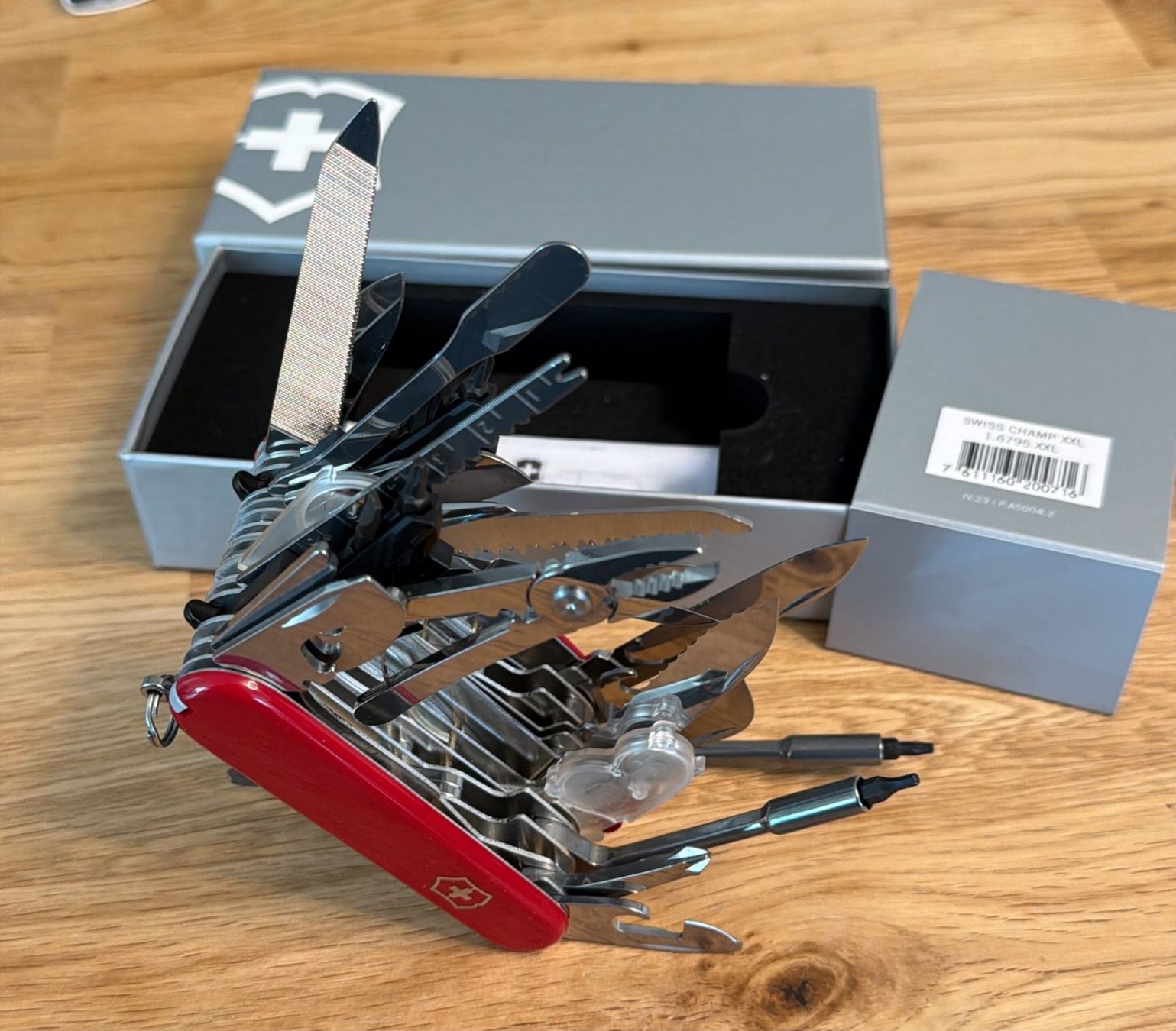 Victorinox Coltelli tascabile: SWISS CHAMP XXL SACKMESSER – Nuovo e nell'imballaggio originale da Zürich venduto da Frei-Occasionen