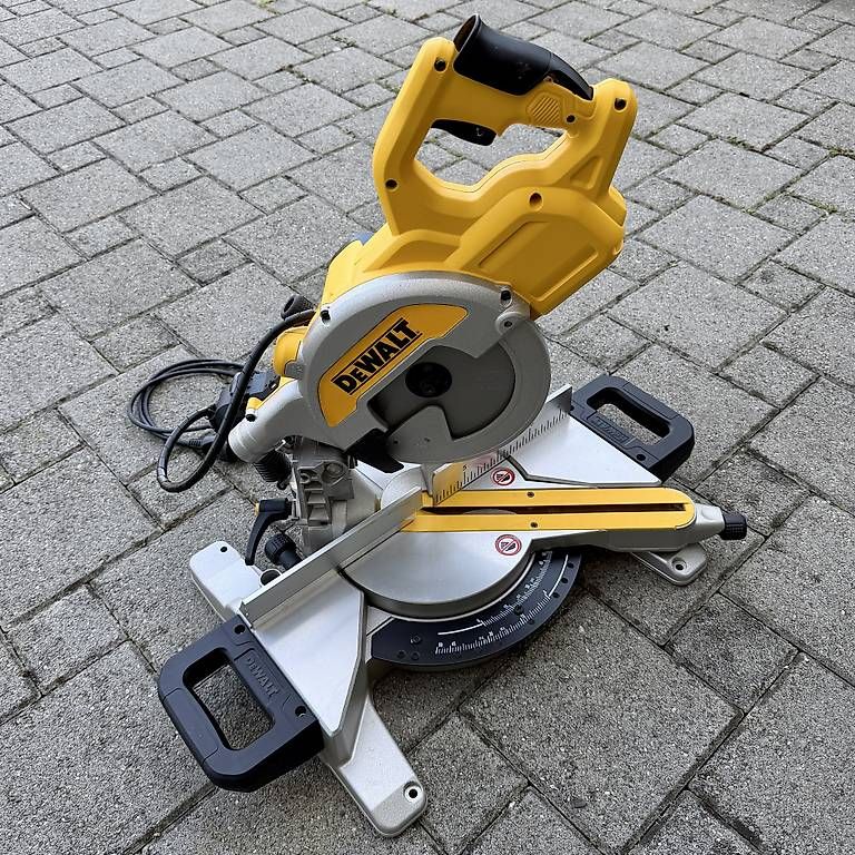 Seghe: DeWalt Kappsäge + Gehrungssäge – Usato da Bussnang venduto da porschems