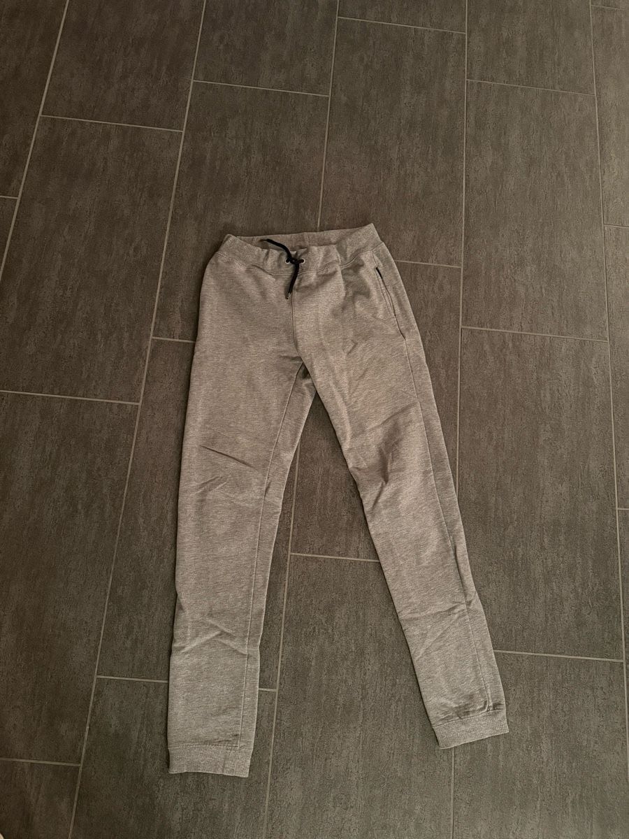Name It Pantalons: Trainerhose grau Name it Gr 164 – D'occasion à Zürich par pluto124