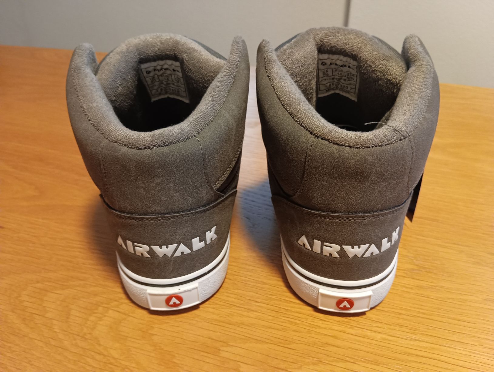 Scarpe da uomo: Neue AIRWALK Sneaker Gr. 44 – Nuovo e nell'imballaggio originale da Densbüren venduto da H-76 5