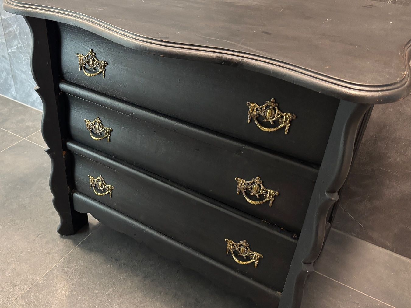 Kommoden: Edle Holzschrank, Kommode Vintage Schwarz mit 3 Fächern – Gebraucht aus Lengnau BE von 4ConsultingSolutions