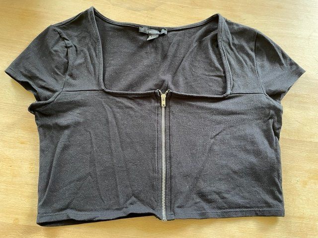 T-shirt: Crop-Top Gr. L – Usato da St.Gallen venduto da NOVEMBER01