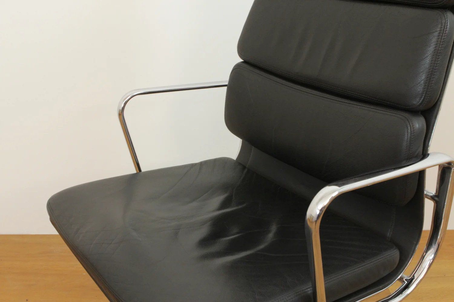 Sedie a rotelle: Vitra Eames EA 219 Soft Pad Leder schwarz – Usato da Affoltern am Albis venduto da Zapro 3
