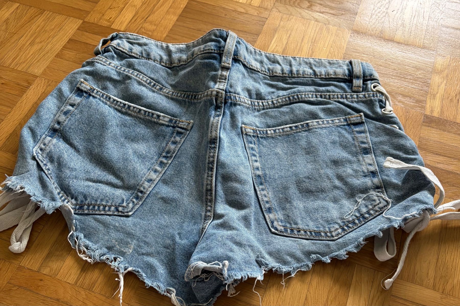 Jeans: Damen Kurze Jeans Hose,  Gr 38 – Usato da Adliswil venduto da Myxin 1