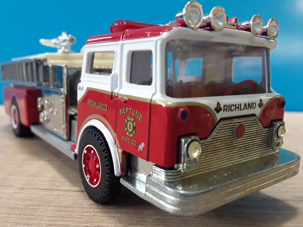 Corgi Classics _ Feuerwehrauto _ MACK CF Pumper _ 1:50 | Kaufen auf Ricardo