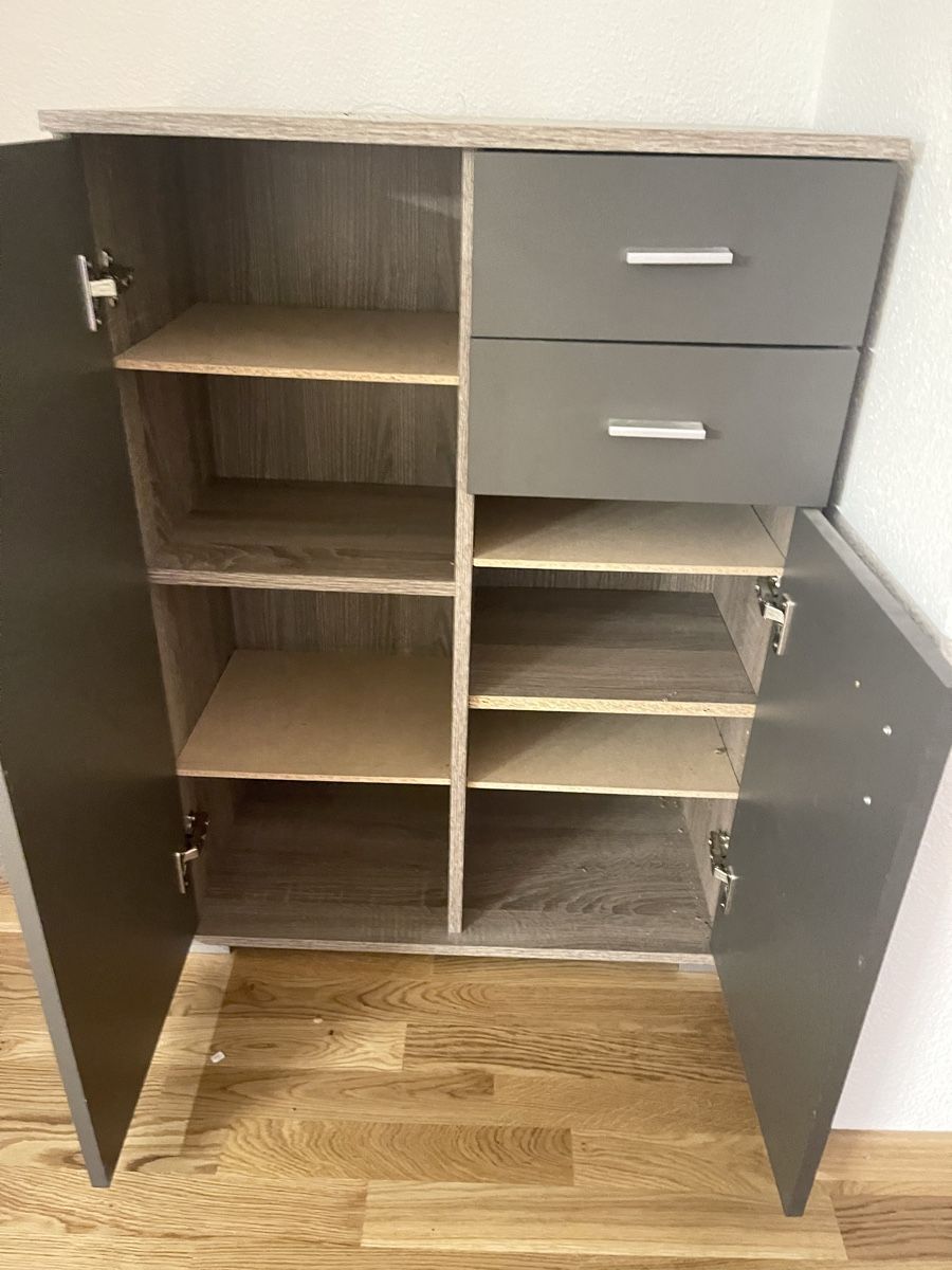 Commodes: Sideboard grau mit 2 Tueren und 2 Schuba Lade – D'occasion à Esslingen par Susari 1