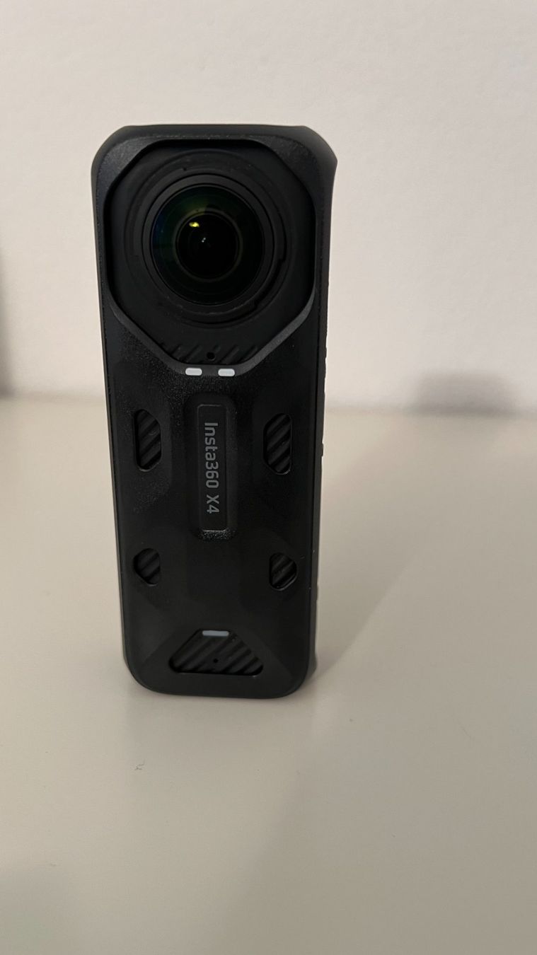 Insta360 Action Cam: Insta 360 X4 8K 360° Action Cam – Gebraucht aus Forch von  3