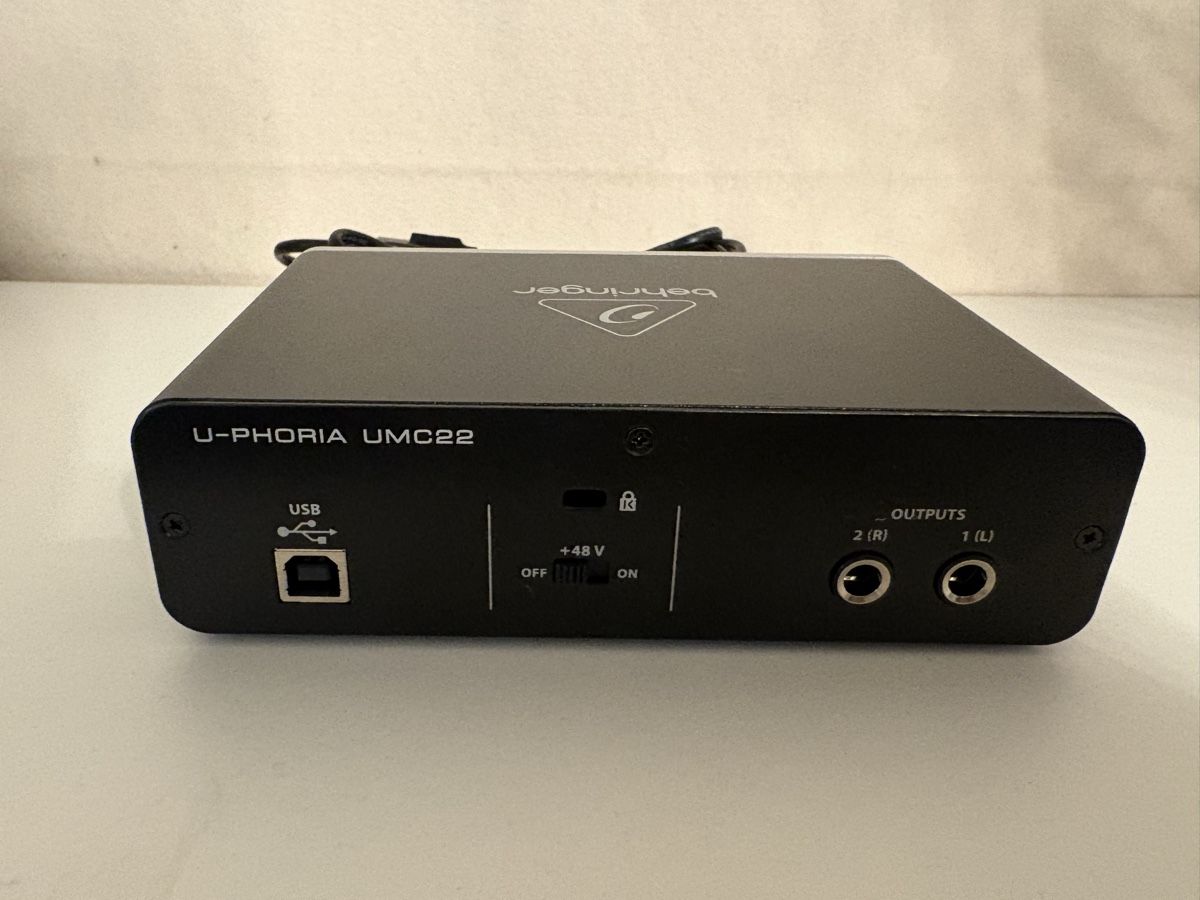 Behringer Equipement studio: Behringer U-Phoria UMC22 Audio Interface – D'occasion à Horgen par rrtt 1