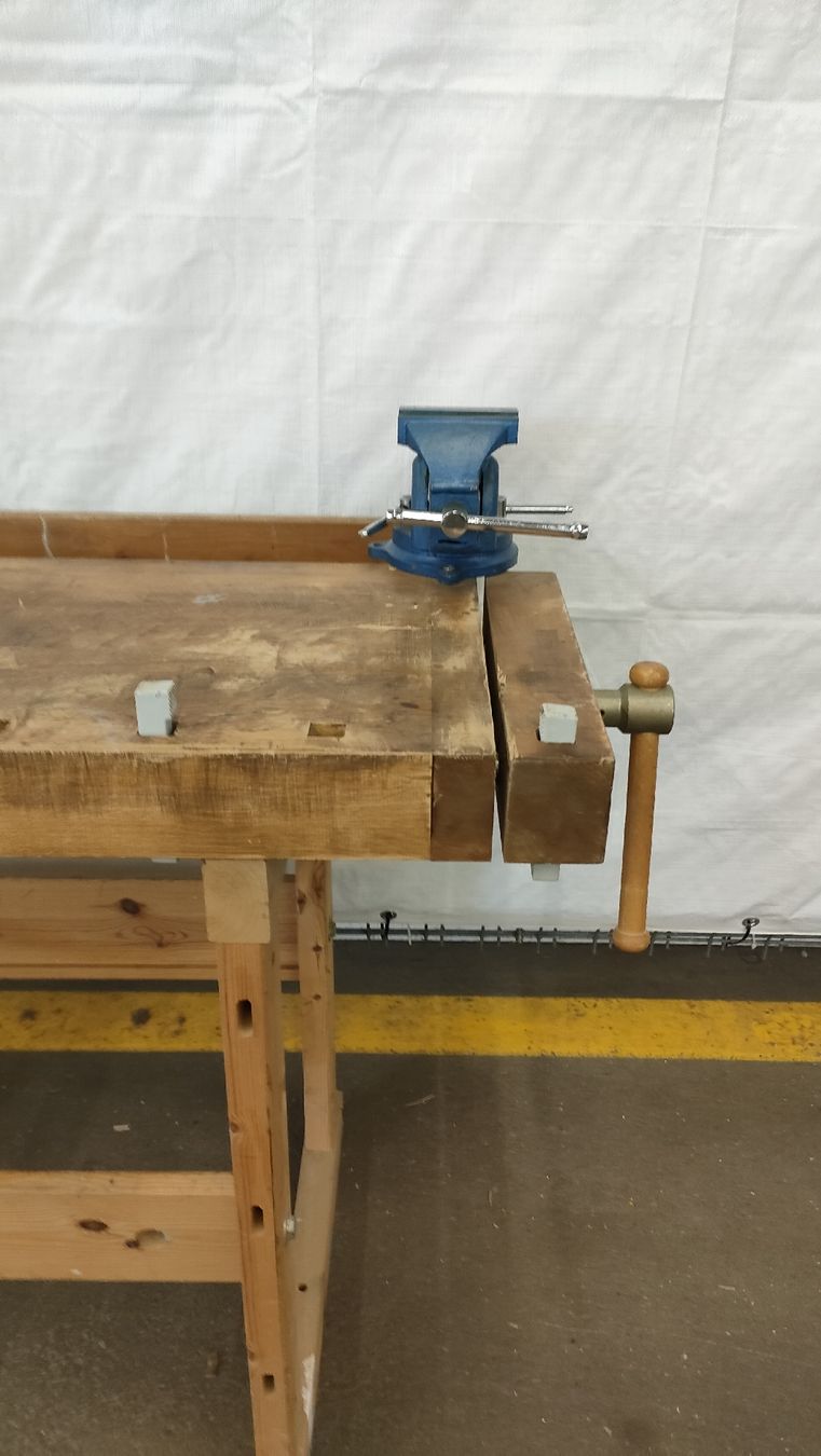 Werkbänke: Werkbank Holz – Gebraucht aus Winterthur von Sulai-one 2