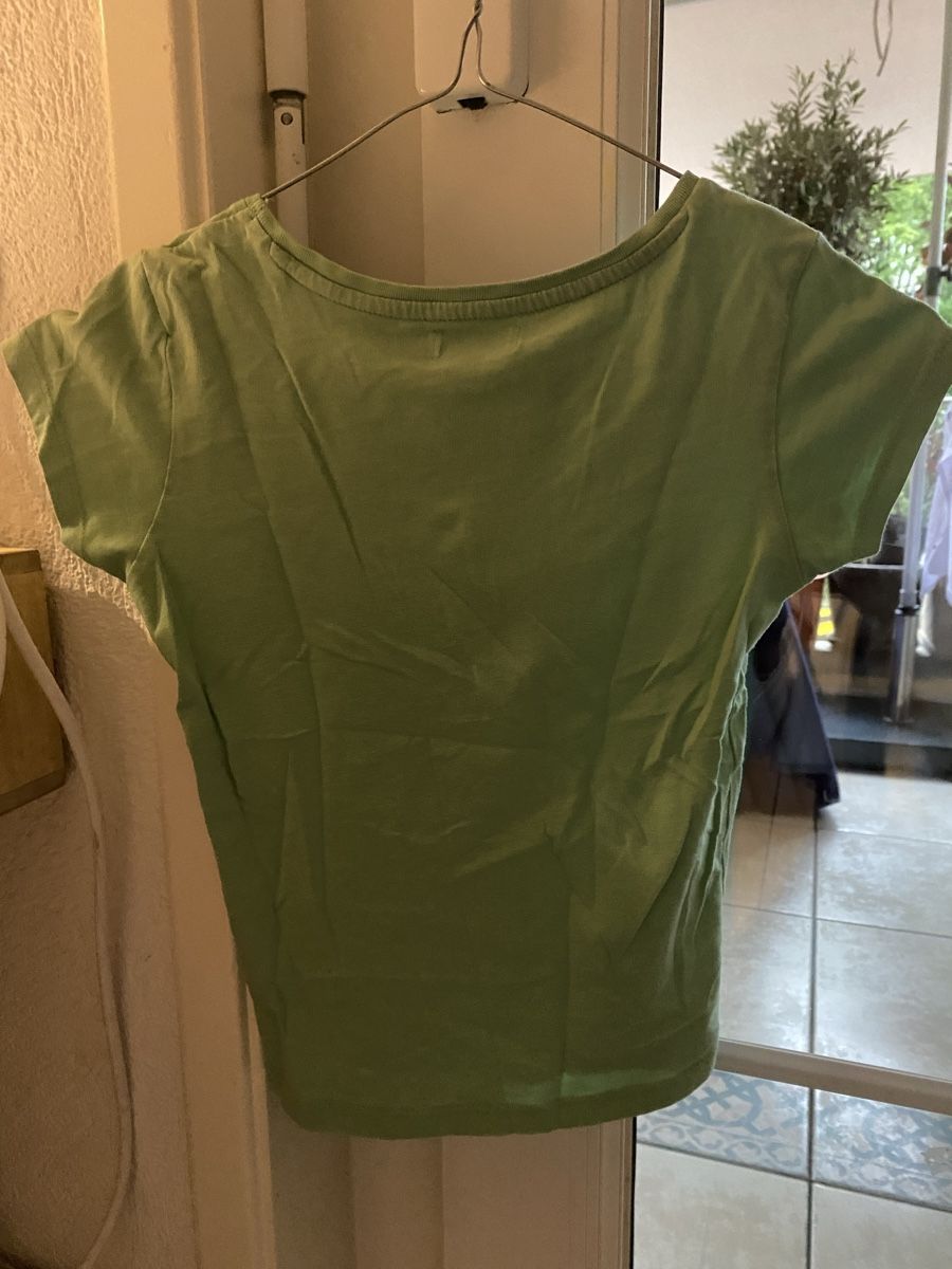 Camicette, T-shirt & Top: T-shirt vert clair, détails coeurs, taille 6-7 ans – Usato da Denges venduto da val_j8w7 2