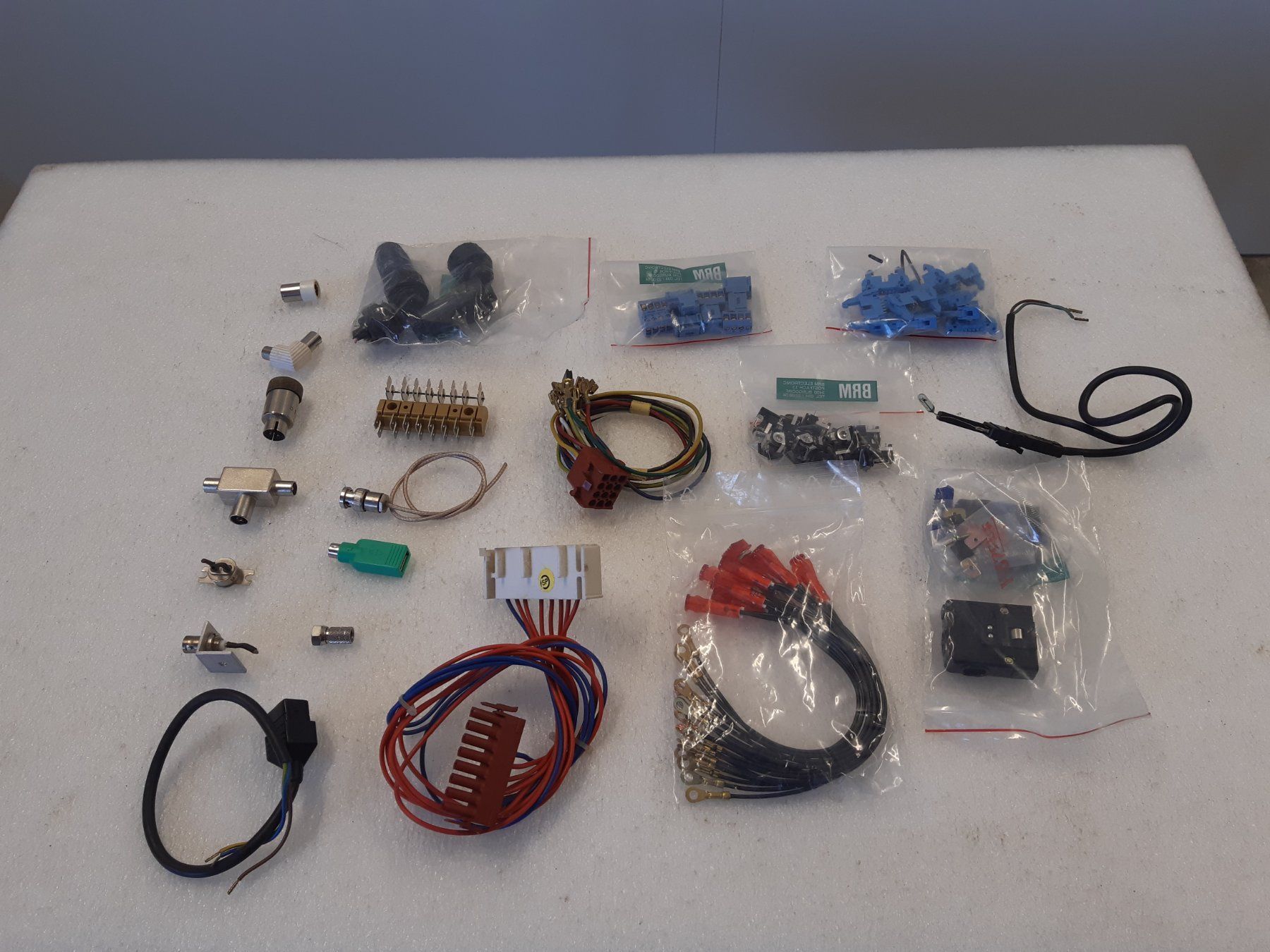 Cavi: Ein Posten Elektroteile – Usato da Trubschachen venduto da Caddy8