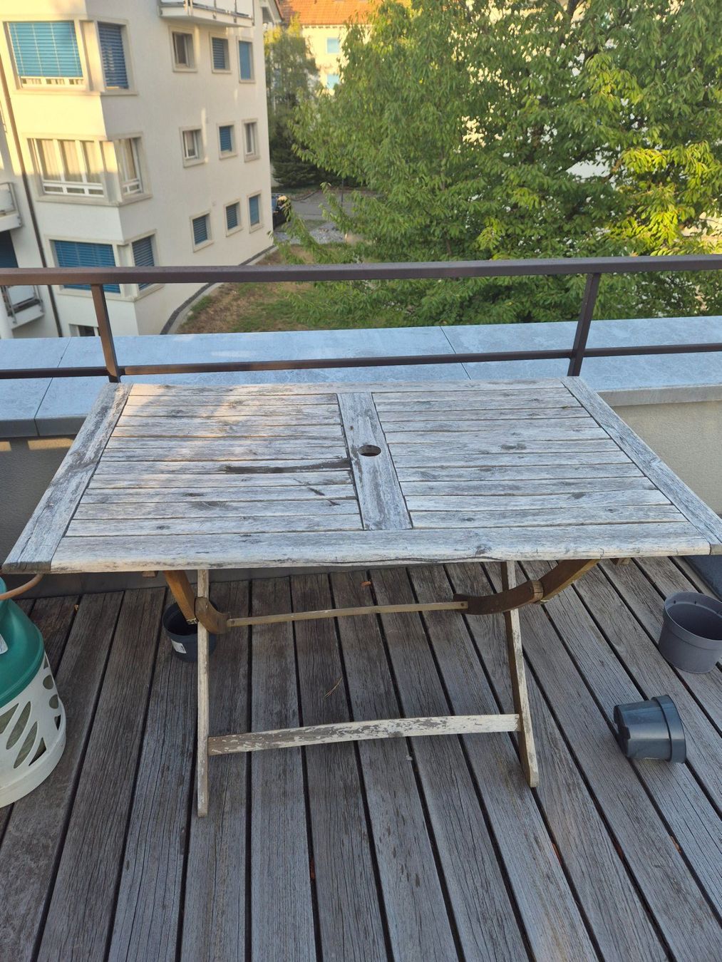 Tables: Table de jardin - Gratuit – D'occasion à Baar par sko_r7ys
