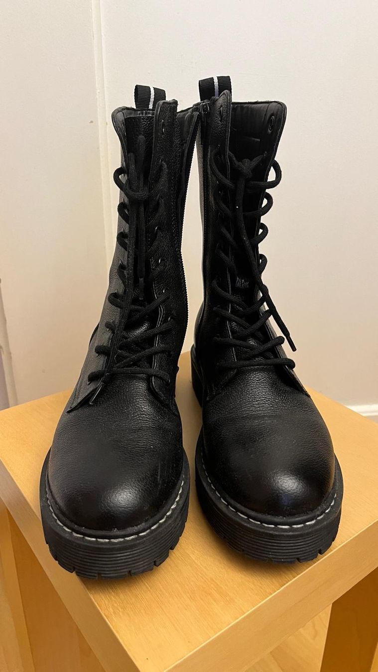 Scarpe da donna: Damen Lederstiefel Grösse 37 – Usato da Luzern venduto da Sesilija