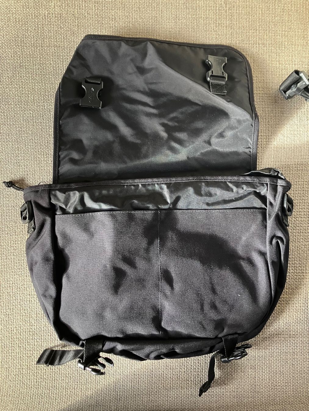Eastpak Taschen: Eastpak Umhängetasche, schwarz – Gebraucht aus Basel von jon_8csg 1