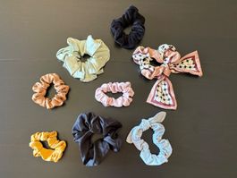 Set of 8 Colorful Hair Elastics – Various Colors & Textures