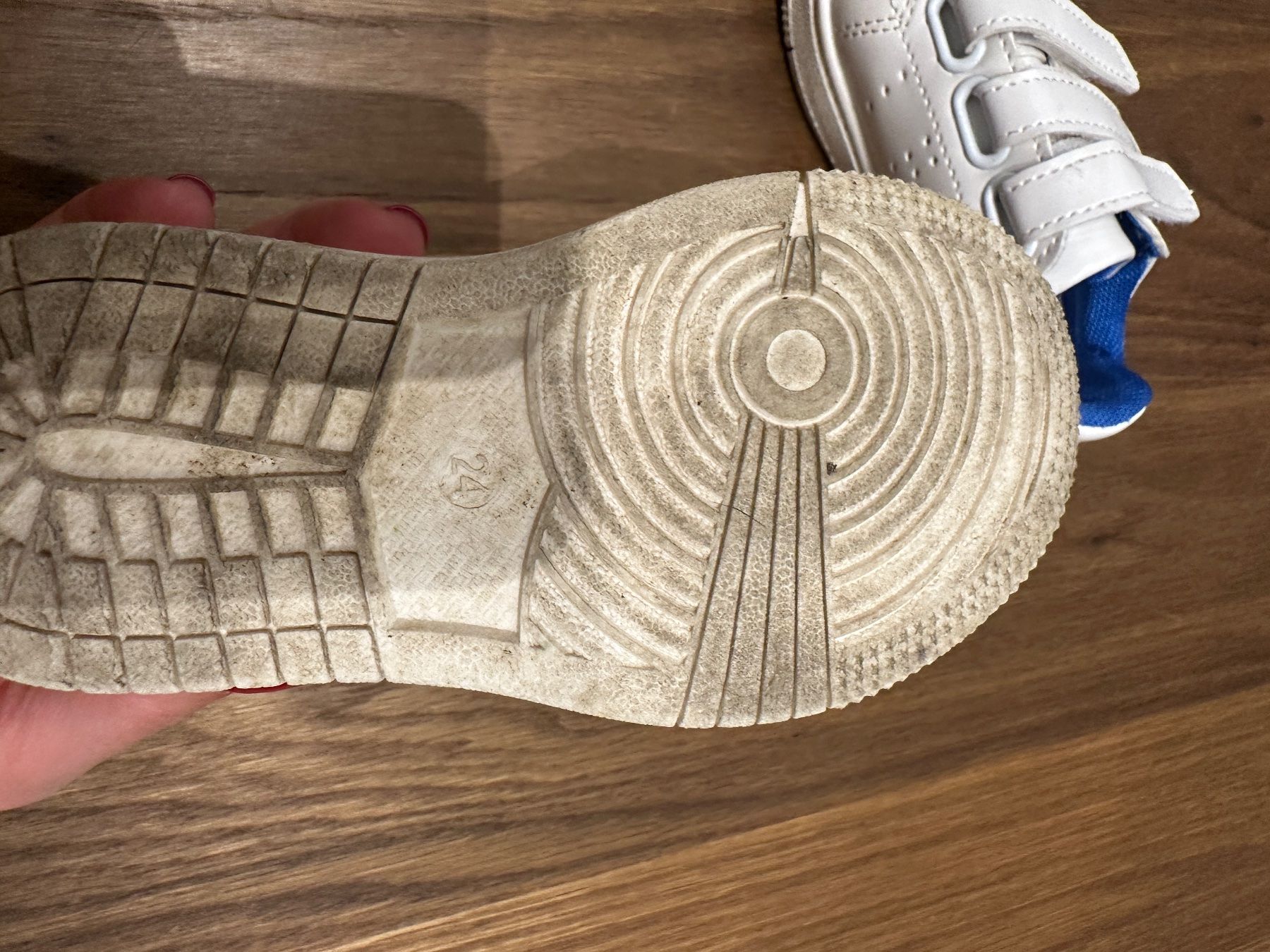Schuhe für Jungen: Kinder Sneakers Grösse 24 – Gebraucht aus Horgen von Auction-Kings 3