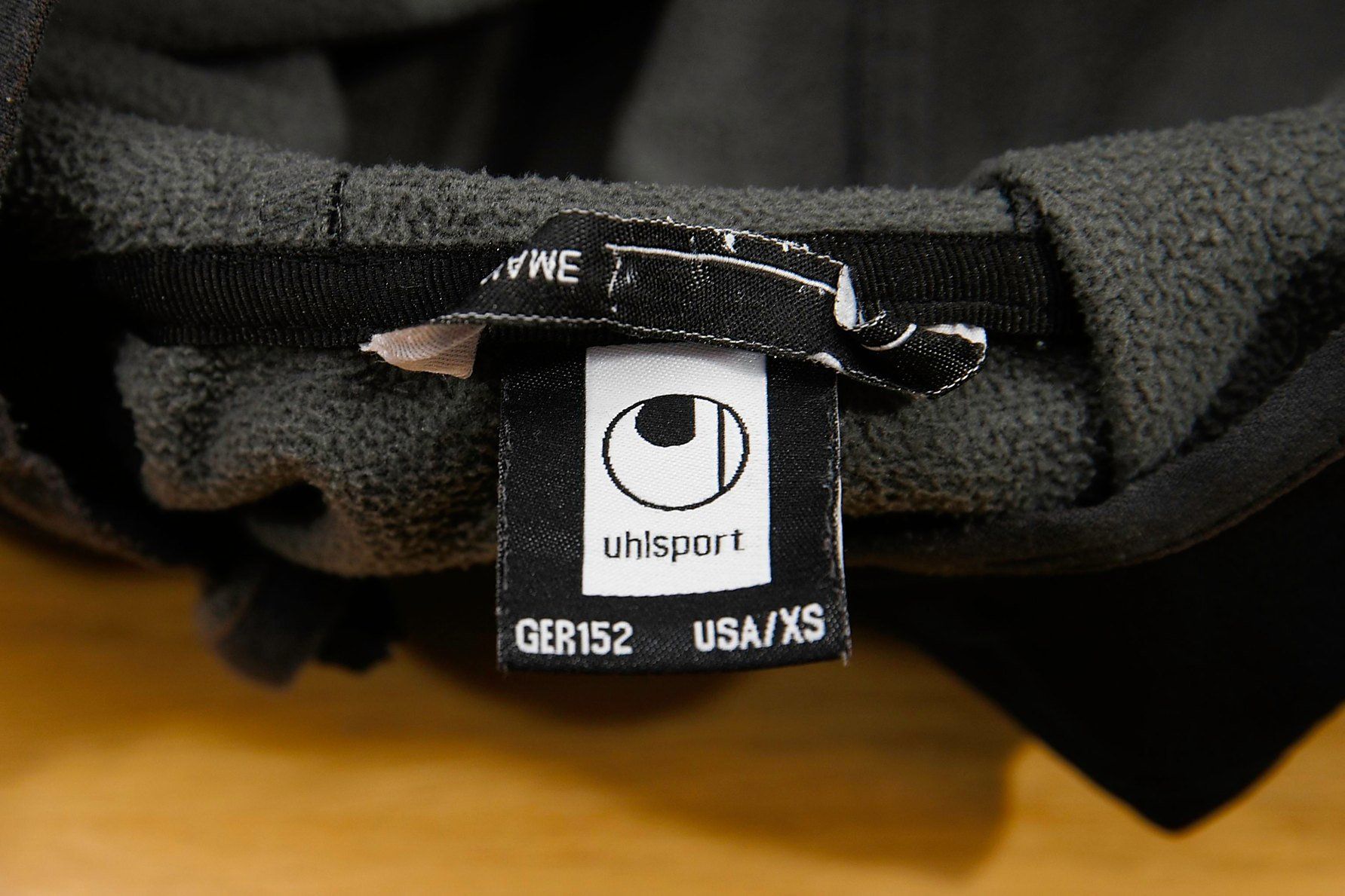 Giacche: Softshelljacke Kinder Uhlsport Gr. 152 – Usato da Winterthur venduto da Danbos 2