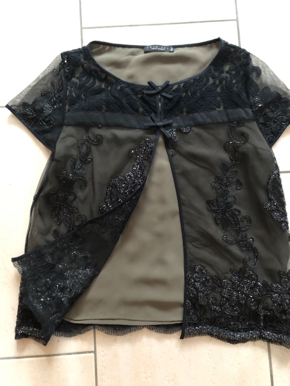 Twinset Camicette: Twinset Bluse mit Stickereien – Usato da Oetwil am See venduto da bor_71fi 2