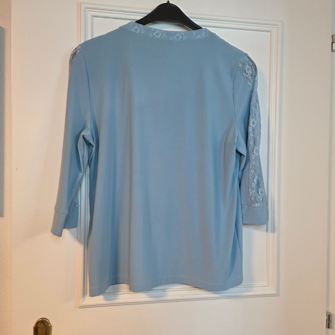 Camicette: Pfeffinger Damen Bluse Gr. M/ L Hellblau Spitze Elegant – Usato da Wald ZH venduto da CapLux 5