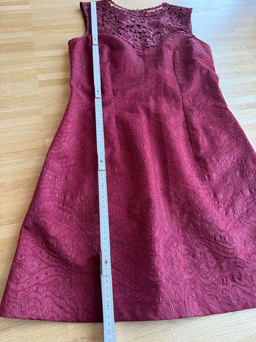 Orsay Vestiti: Elegantes, bordeauxrotes Kleid mit Spitze, Grösse M – Usato da St Gallen venduto da Berta343 7