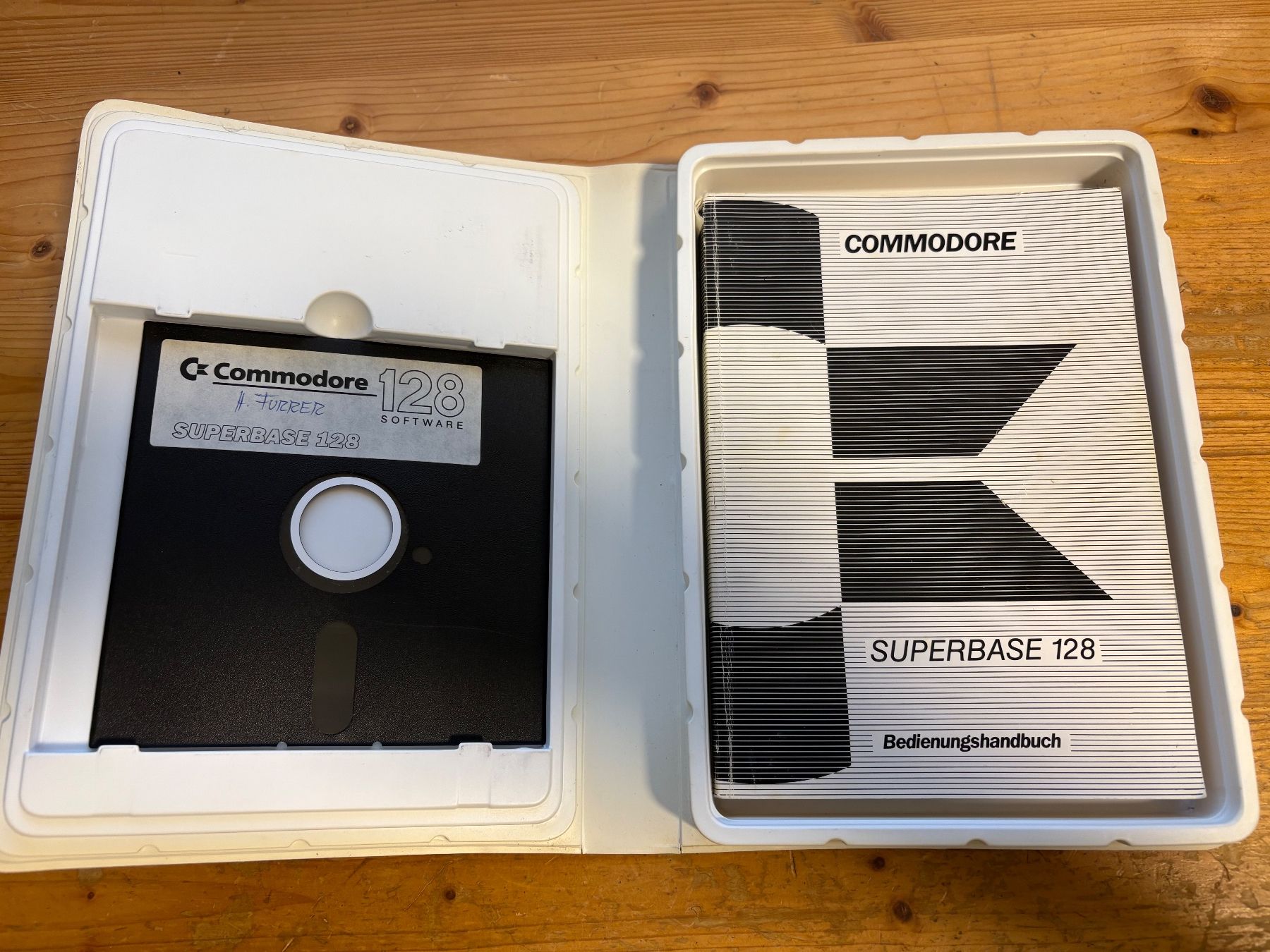 Software: C128 Superbase 128 komplett mit Box & Anleitung – Usato da Märstetten venduto da fury_psg 2