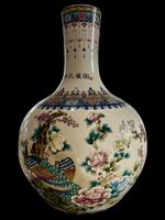 Grand vase décoratif chinois richement orné, 55cm hauteur