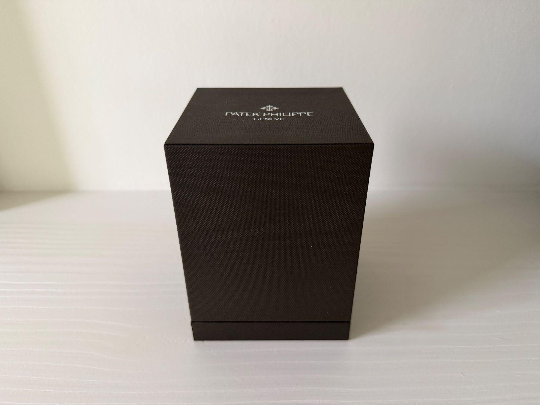 Bougies: Bougie Parfumée Patek Philippe – Neuf avec emballage d'origine à Chêne-Bourg par wawgva 2