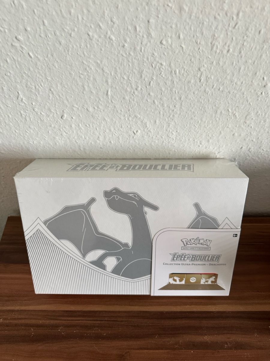 Giochi: Collection Ultra Premium Dracaufeu Epée et Bouclier! – Nuovo e nell'imballaggio originale da Thônex venduto da Andre.olvs