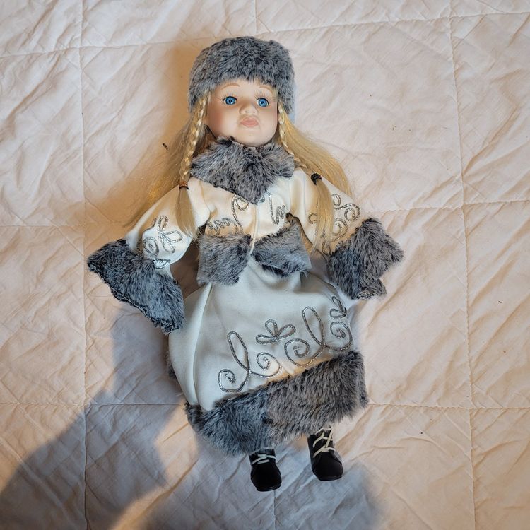 Poupée En Porcelaine TE-02 A (Gebraucht) in Biel/Bienne für CHF 29