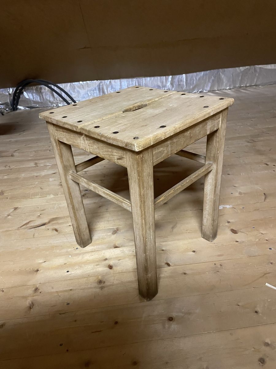 Tabourets: Hocker Holz unbehandelt . 45x35x35cm – D'occasion à Winterthur par minusch777