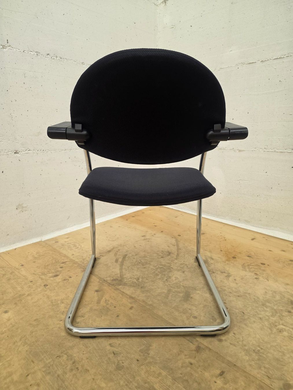 Vitra Sedie: Vitra Onda Freischwinger Designklassiker Mario Bellini – Usato da Münchenbuchsee venduto da LuupBrocki 1