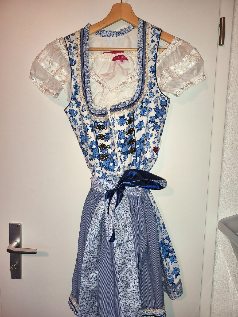 Vestiti: Dirndl – Nuovo (secondo la descrizione) da Zürich venduto da ali_gn9m 1